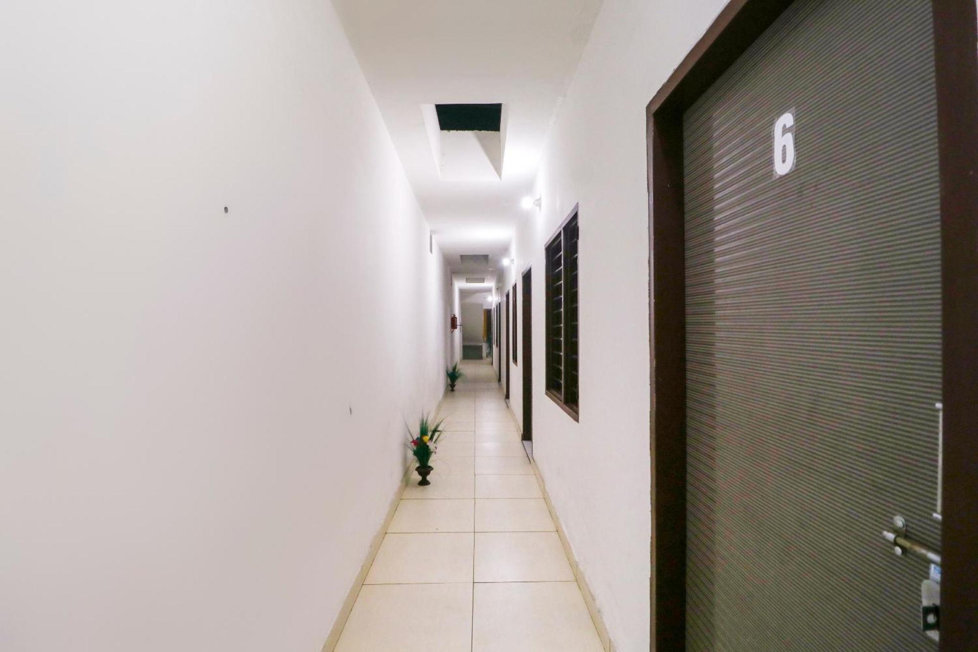 Hotel O Sky Garden Ludhiana Bagian luar foto