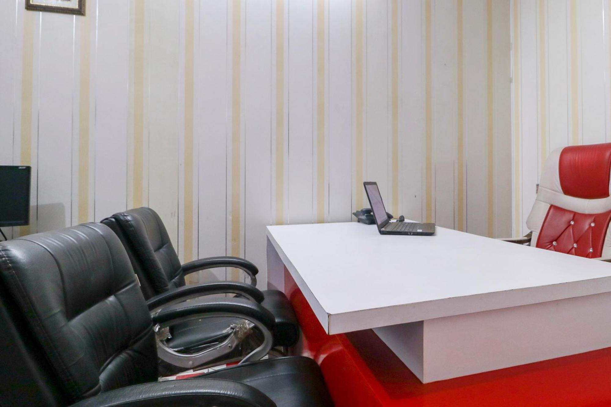 Hotel O Sky Garden Ludhiana Bagian luar foto